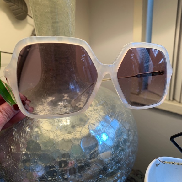 Authentic BURBERRY 59mm Oversized square logo acetate/metal sunglasses - Picture 6 of 15